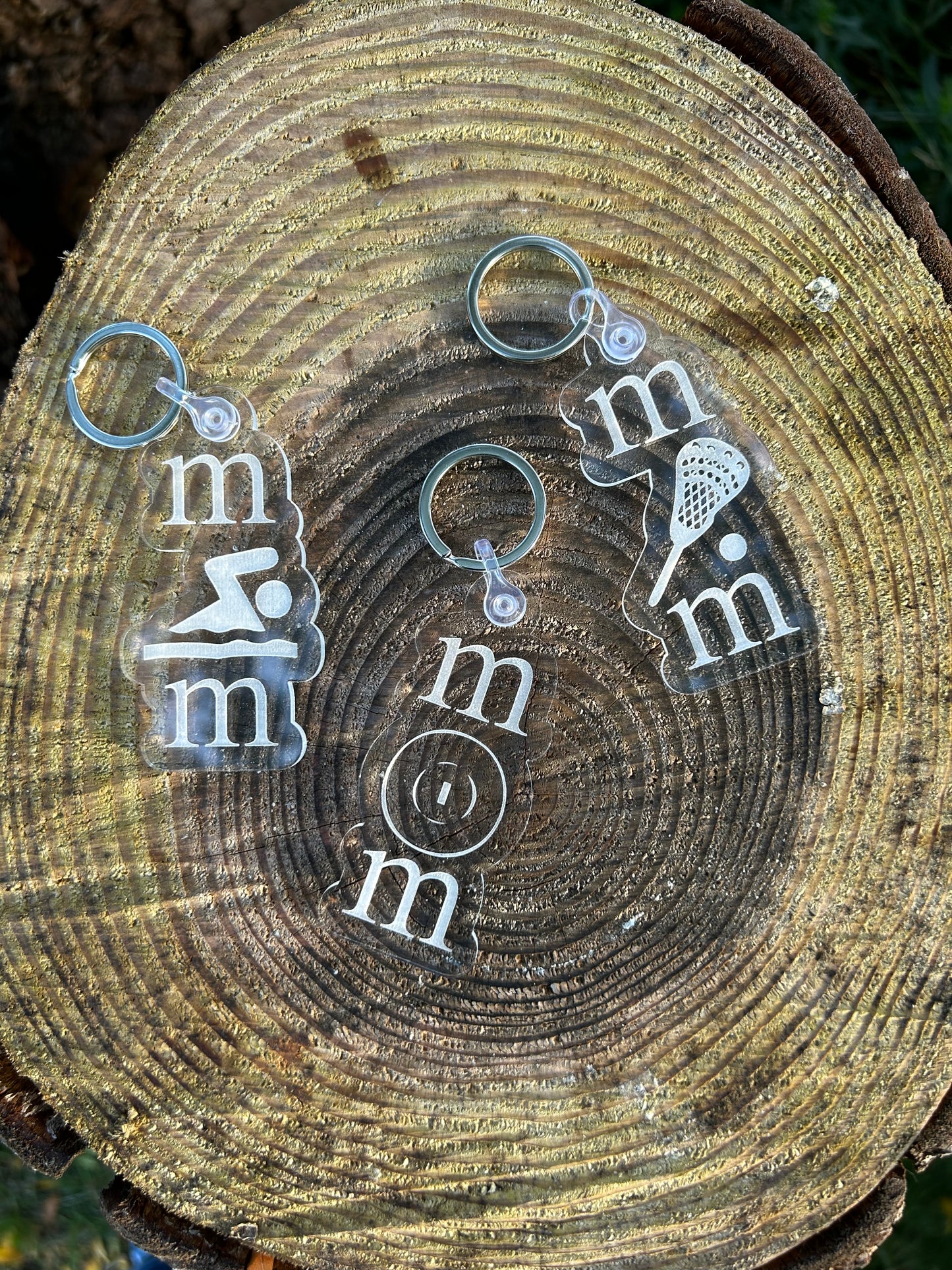 "MOM" keychain