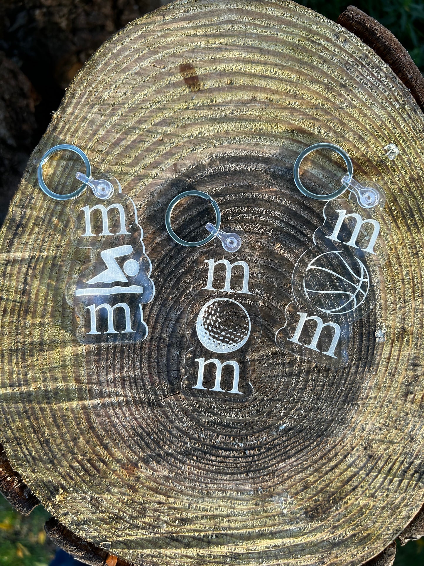 "MOM" keychain